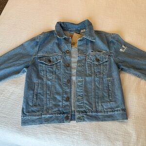 NWT Levi’s ex-boyfriend trucker jacket women’s